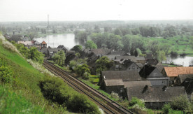 Linia Tczew - Kostrzyn widok w kierunku Tczewa.

Santok, 04.05.2006...